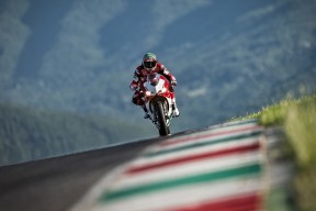 九游体育网页版-青训体系普及足球基础知识课程形成完整学习闭环，足球青训分几个阶段