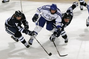 九游官网-独行侠核心前锋连续命中远投展现强大信心，独行侠首发控卫